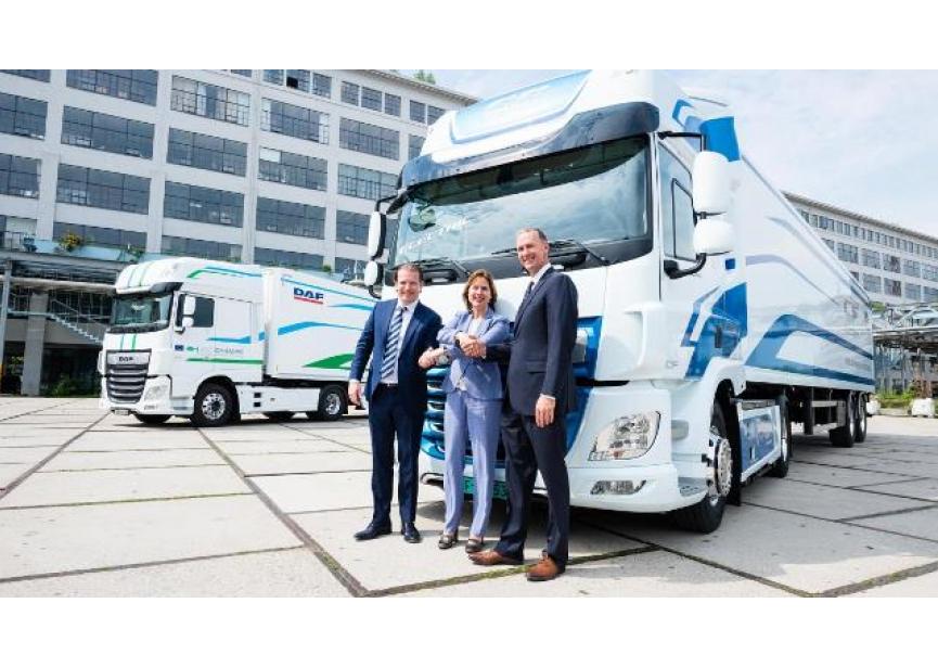E-Truck_Willem_vd_Leegte_Preston_Feight_Cora_van_Nieuwenhuizen
